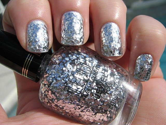 Trendy nail art ideas with shimmering glitter for a sparkling effect