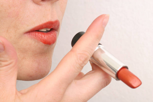 How to remove matte lipstick without makeup remover